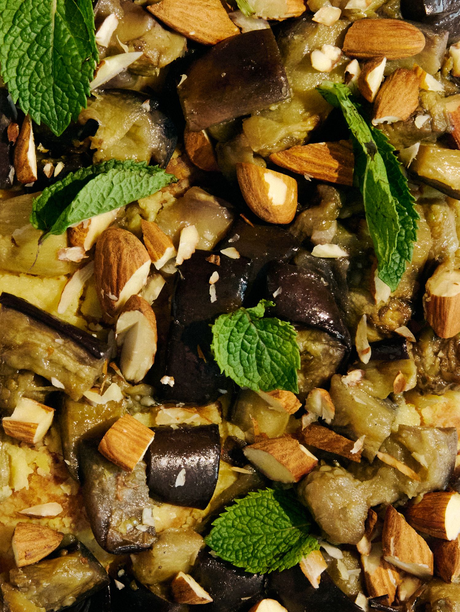 Grüne Pizza mit Kräutern